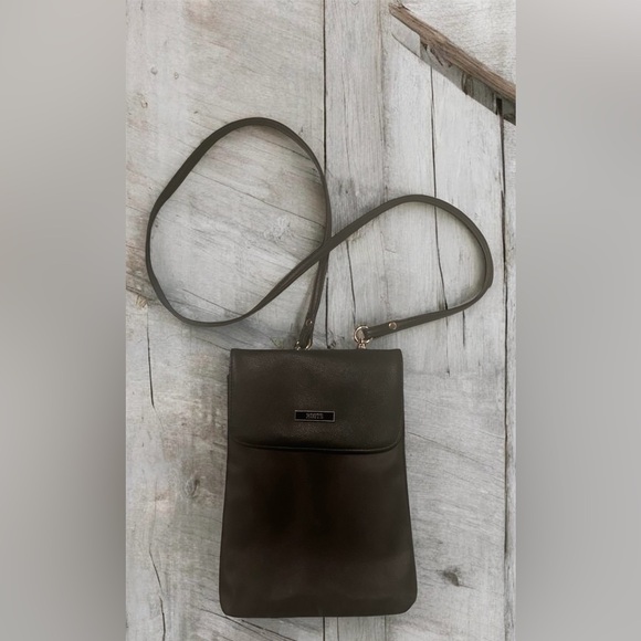 Roots Other - Roots Black Leather Flap Crossbody Bag Silver/Black Logo.